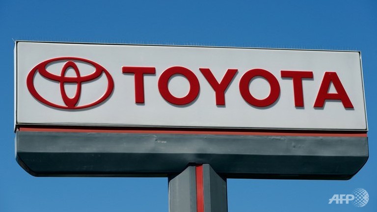 toyota recalls 870000 vehicles in us canada