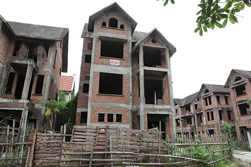 thang long boulevard becomes ghost estate of dismal housing