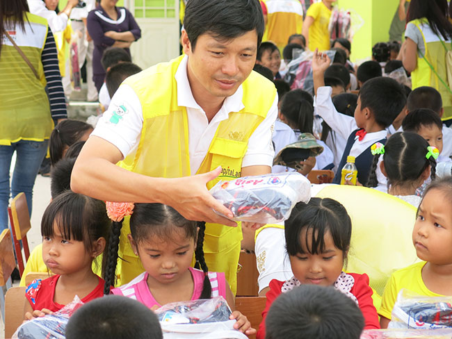 CapitaLand Vietnam and Ascott support Vietnamese students in new school year