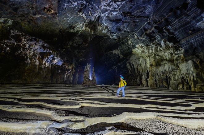 giant stalactites in fairy cave