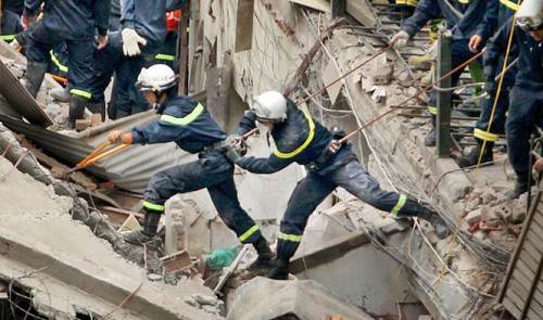 2 killed 6 injured in 110 year old villa collapse in hanoi