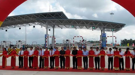 deputy pm launches hanoi haiphong expressway section