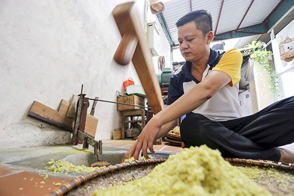 Banh com, Vong Village, green rice cake, traditional craft