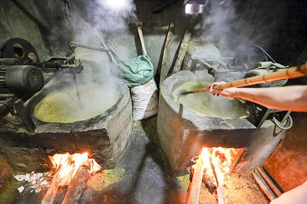 Banh com, Vong Village, green rice cake, traditional craft