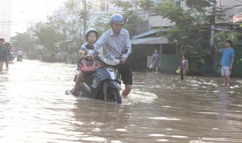 high tide rainstorm likely to inundate ho chi minh city this week