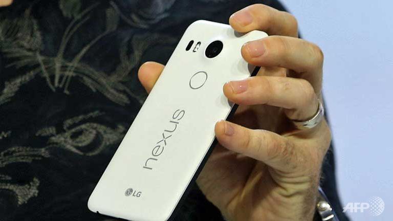 google counters apple with nexus phones new tablet