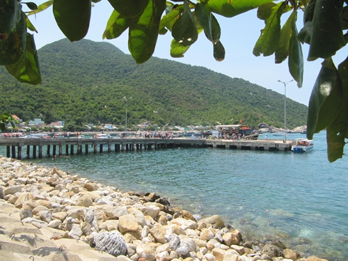 cham island connected to power on national day