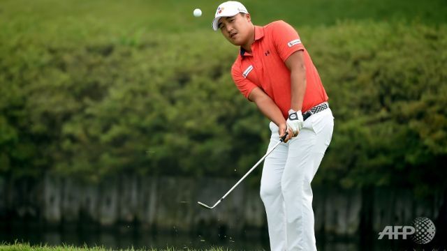 defending champion lee retains title at korea open