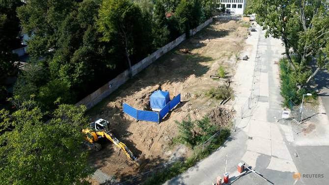 wwii bomb forces evacuation of 60000 in frankfurt