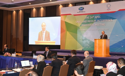 pm suggests apec fund to support smes development