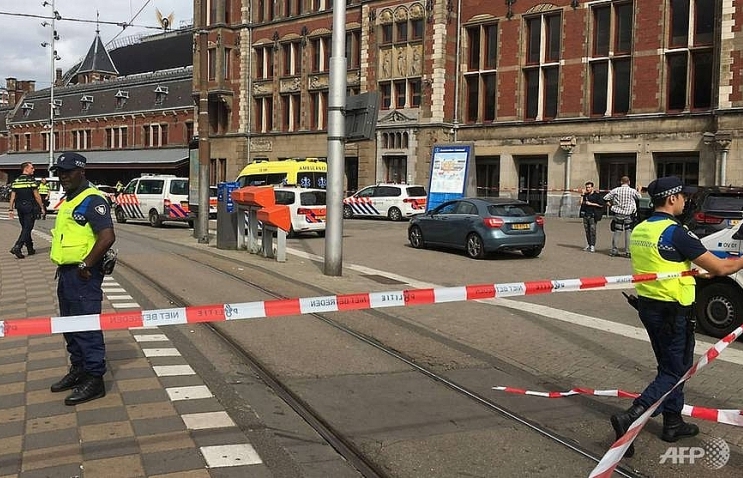 Double stabbing at Amsterdam station in possible terror attack
