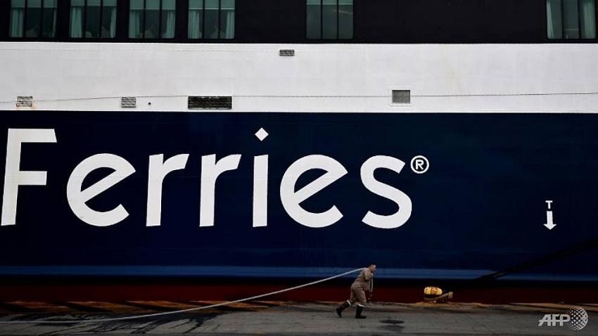 tourists stranded as seamen extend greek ferry strike