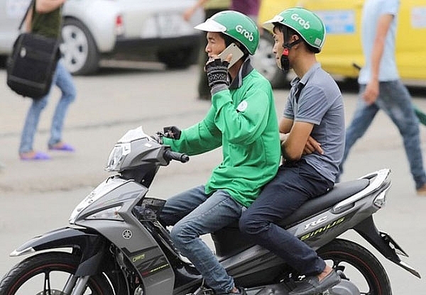 grab riders to get penalised for using phones while riding