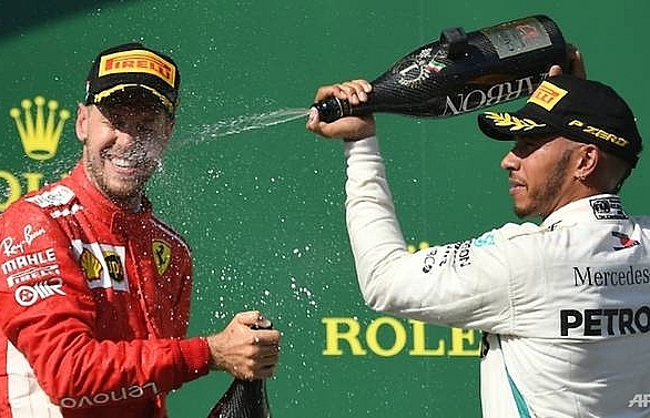 Vettel takes aim at Hamilton with Singapore sling