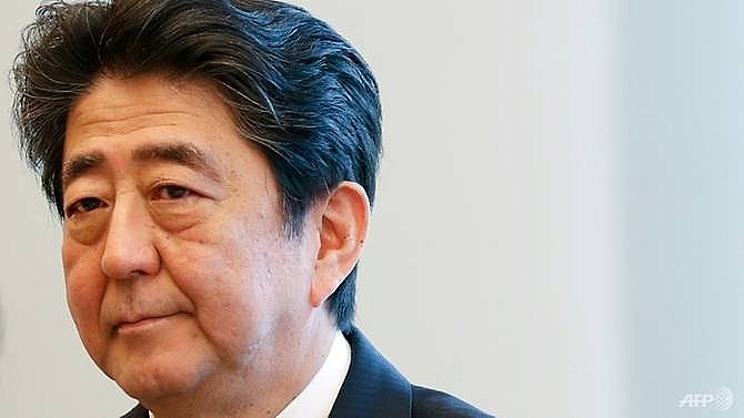 japans abe wins party leadership election on course to stay as pm