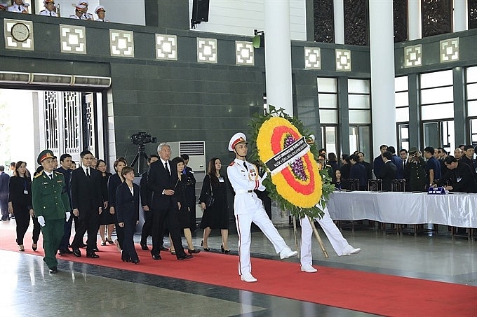 foreign friends pay tribute to late president tran dai quang