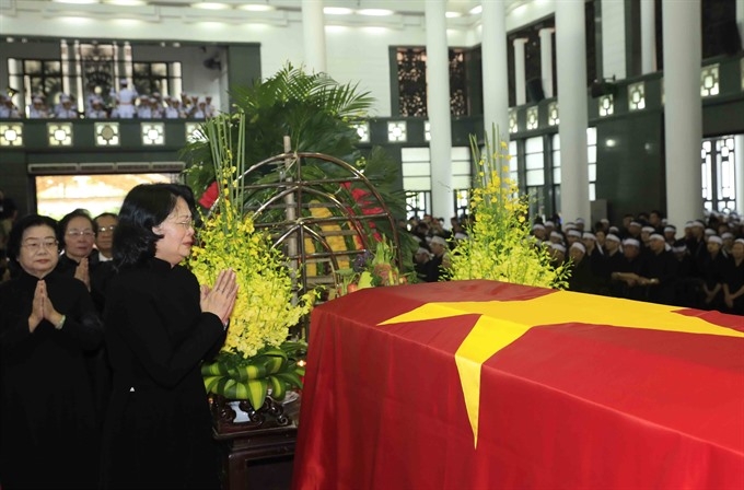 party state na govt leaders pay tribute to president quang