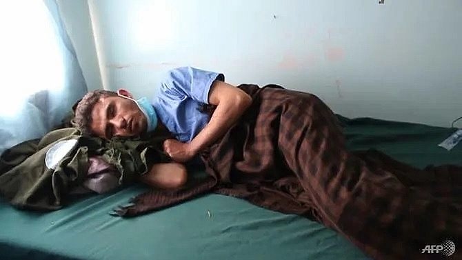 more than 100 killed in air strike on yemen prison icrc