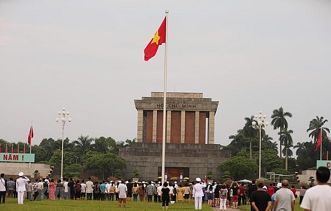 more than 50000 people pay tribute to president ho chi minh