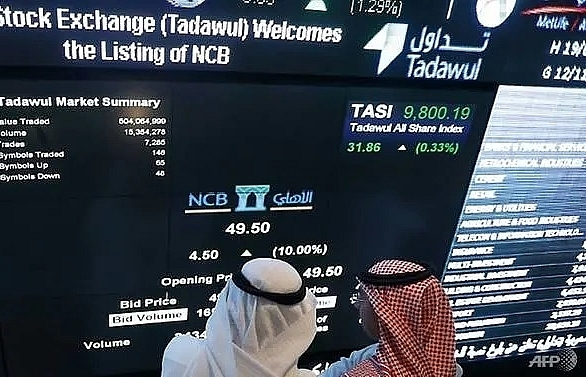 Saudi Arabia battles market jitters after oil plant attacks
