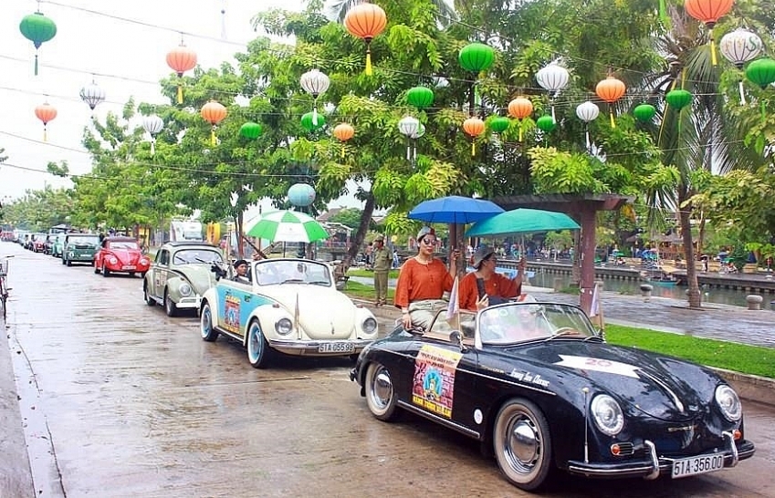 Parade of classic cars in Hoi An ancient town