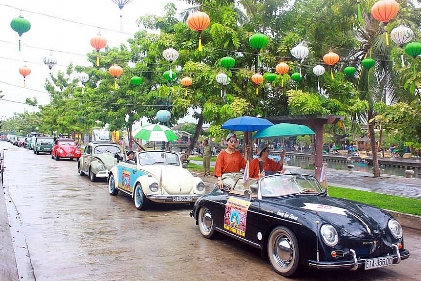 parade of classic cars in hoi an ancient town