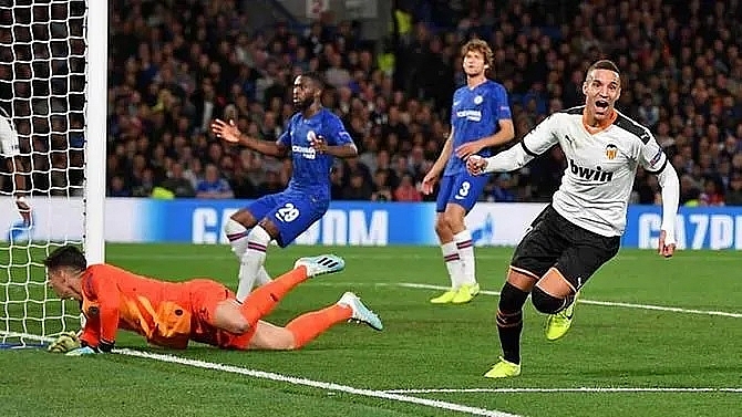 chelsea pay penalty of barkley miss in defeat by valencia