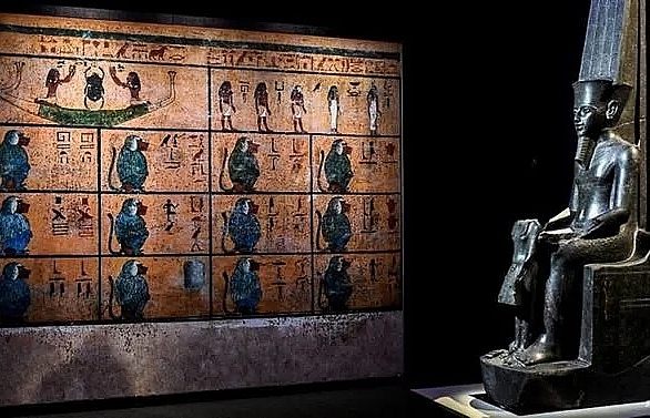 Paris Tutankhamun show sets new record with 1.42m visitors