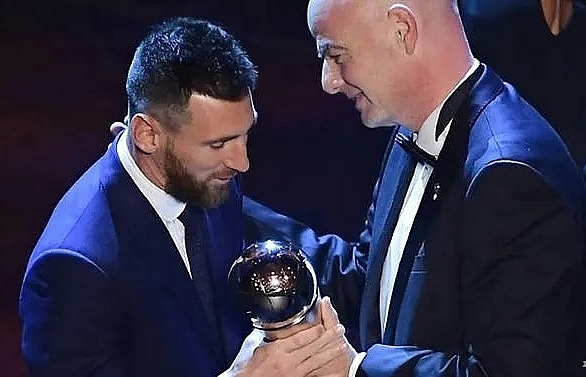 Messi wins FIFA player of the year as Ronaldo skips ceremony