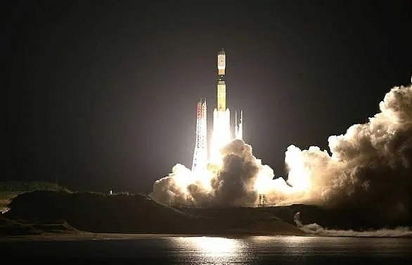 Japan launches unmanned spacecraft towards space station