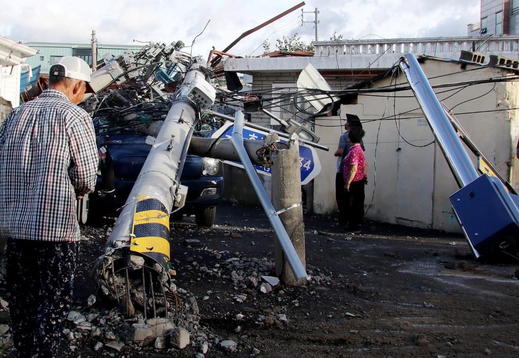 typhoon maysak lashes south korea