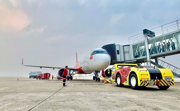 vietjet kicks off self handling ground operations amid pandemic