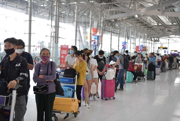 more than 240 vietnamese citizens brought home from philippines