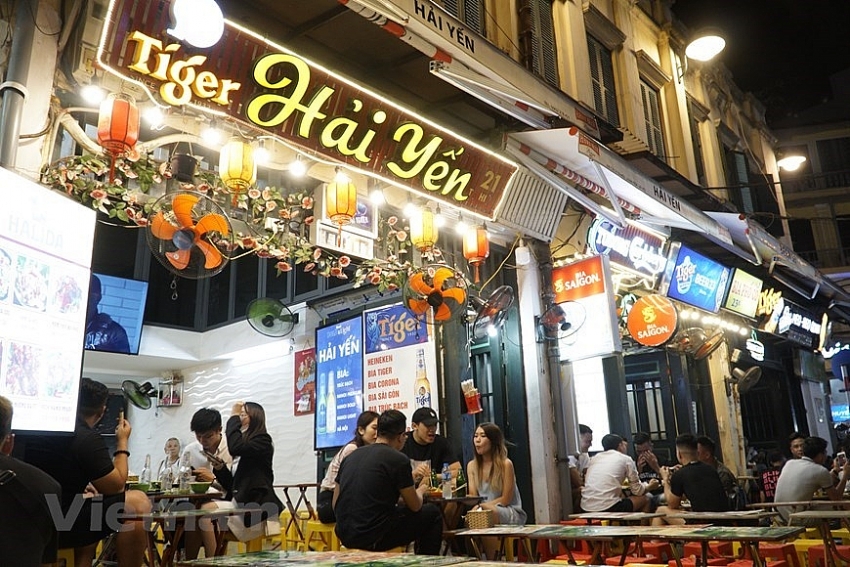 ta hien street busy again following lifted social distancing order