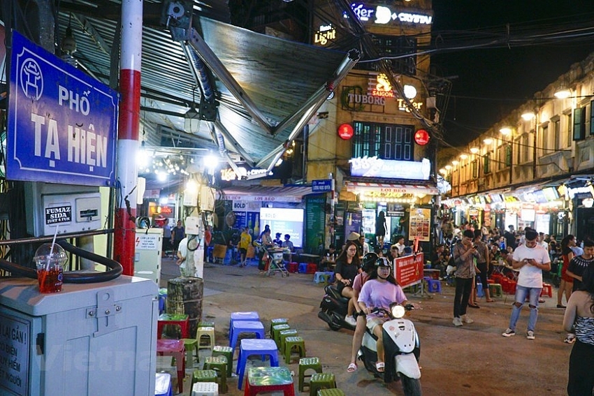 ta hien street busy again following lifted social distancing order