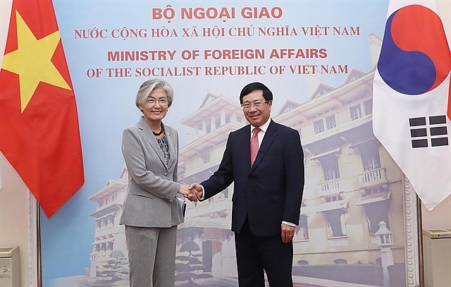 roks foreign minister proposes more commercial flights be resumed with vietnam