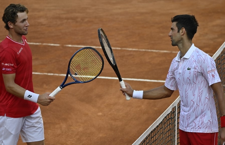 Top seeds Djokovic, Halep into Italian Open finals