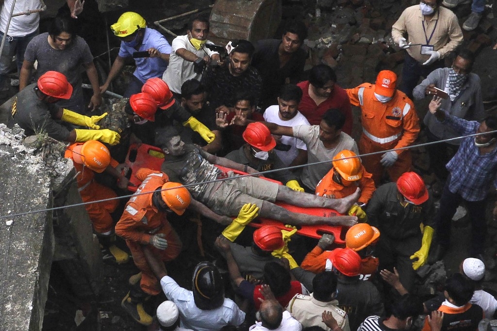 ten dead up to 25 feared trapped in india building collapse