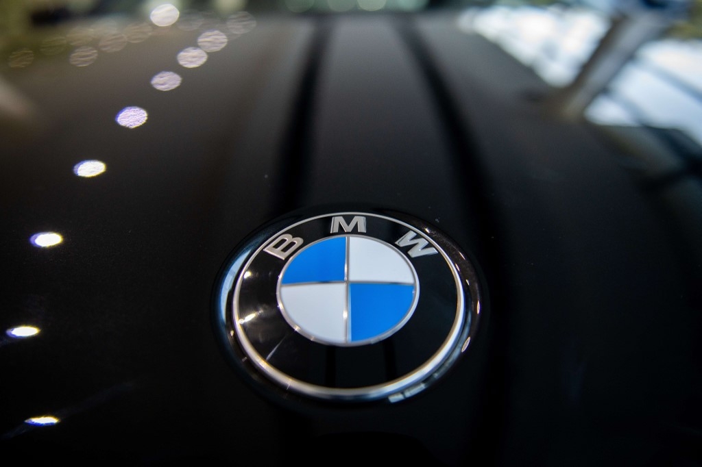 bmw fined 18 mn in us over inflated sales data