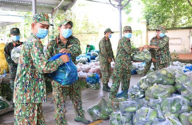 Military forces enthusiastically helping people amid Covid-19 pandemic