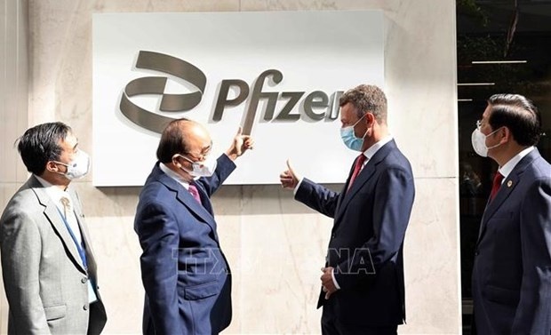 President Nguyen Xuan Phuc visits Pfizer (Photo: VNA)