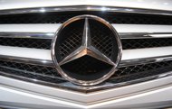 Daimler net profit falls in third quarter
