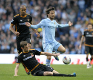 Manchester City's David Silva (R) vies with Wolverhampton Wanders' Richard Stearman during their English Premier League match at Etihad Stadium in Manchester, north-west England, on October 29. City beat Wolves 3-1 to maintain their five-point lead at the top of the league. (AFP Photo/Olly Greenwood)