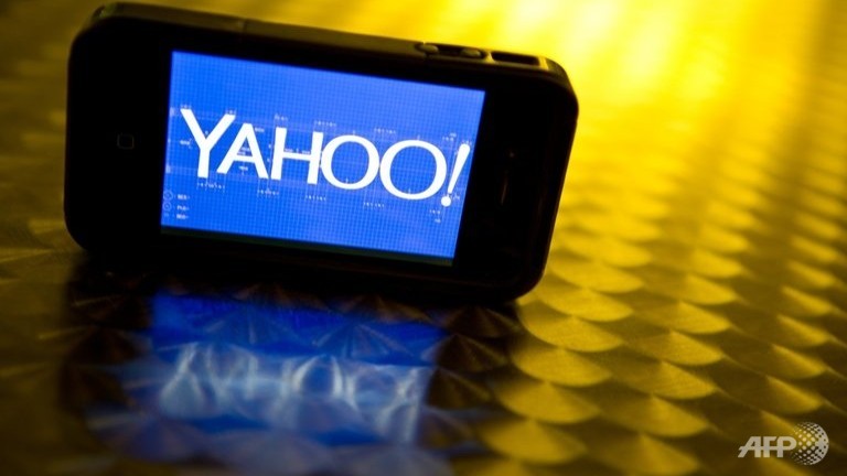 yahoo improves free email service to woo google users