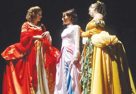 Dragonfly Theatre, actress Nguyen Lan Phuong, Vietnamese film, Dangerous Liaisons
