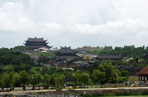 Bai Dinh pagoda, between worship and gigantism