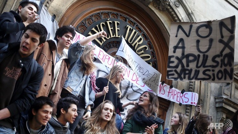 thousands of french students protest against deportations