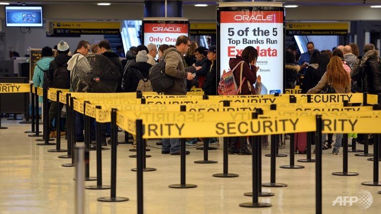 us canada increase ebola screenings as toll nears 3900