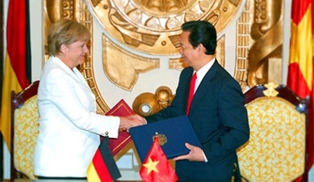 pm dung starts visit to germany