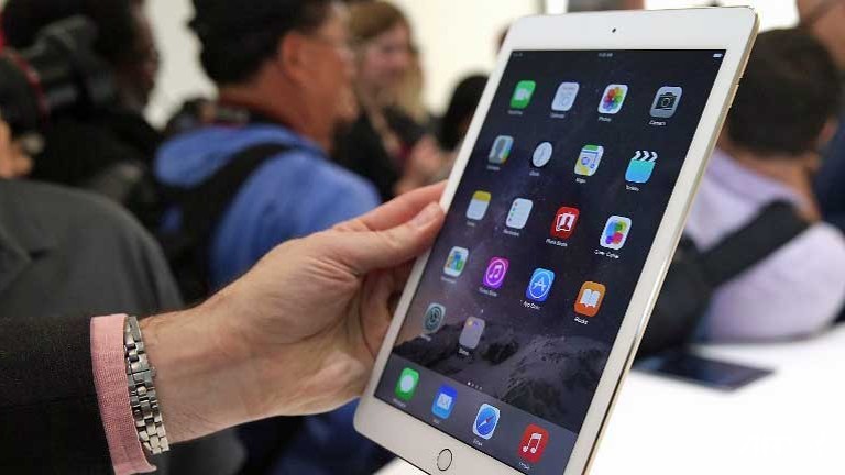 singtel starhub start sales of apples new ipads